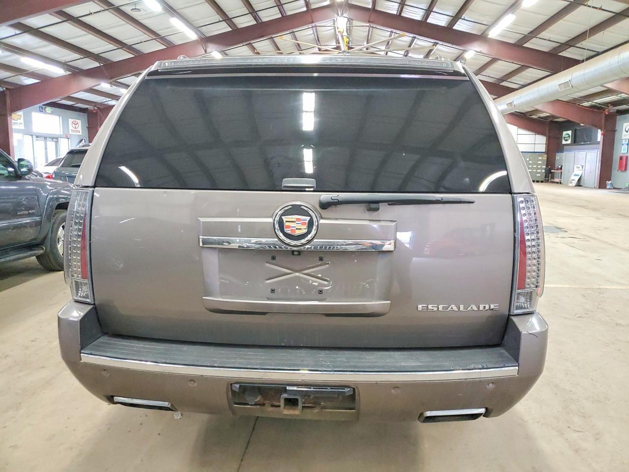 2013 Cadillac Escalade Esv Premium - Image 6