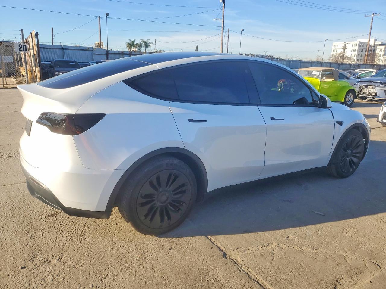 2023 Tesla Model Y - Фото 3