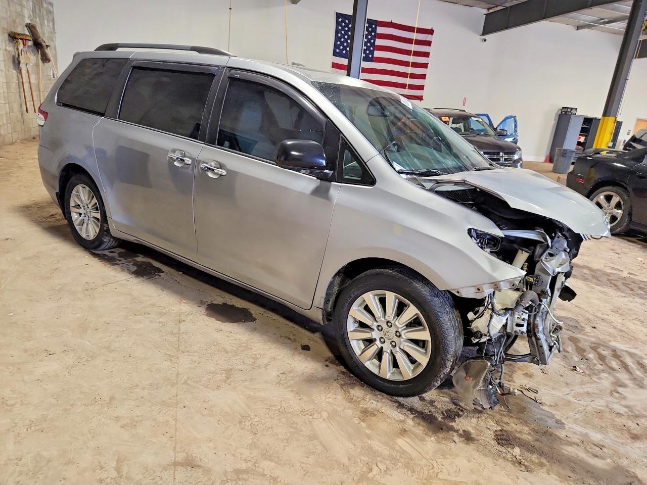 2011 Toyota Sienna Limited 7-Passenger - Фото 4