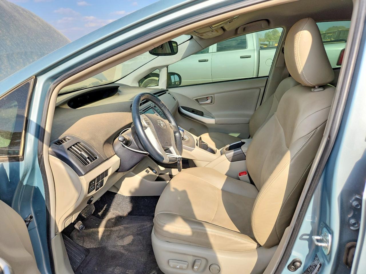 2013 Toyota Prius Four - Image 7
