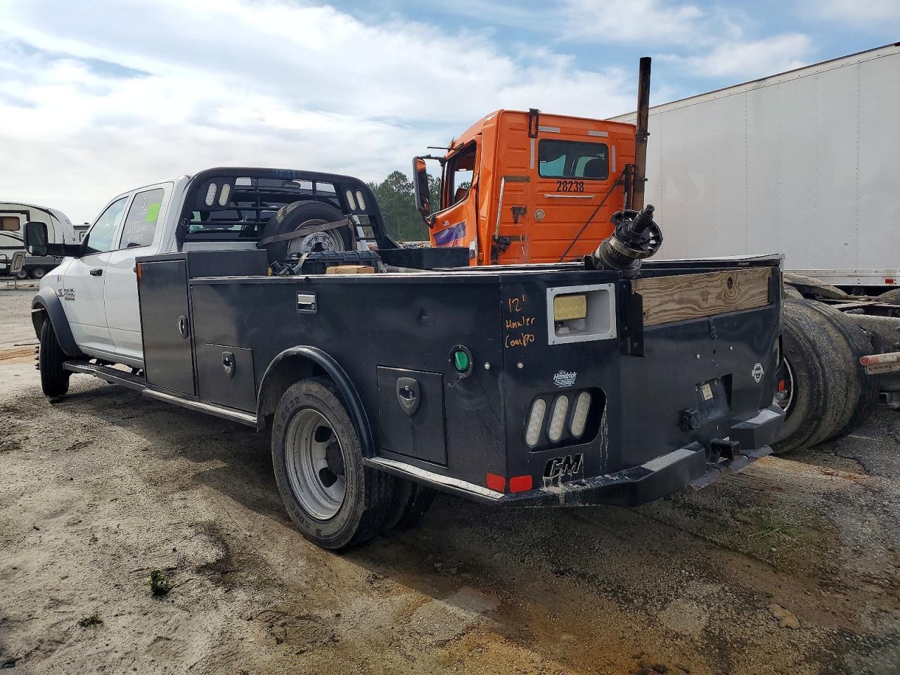 2018 Ram 5500 Flatbed Truck - Фото 3