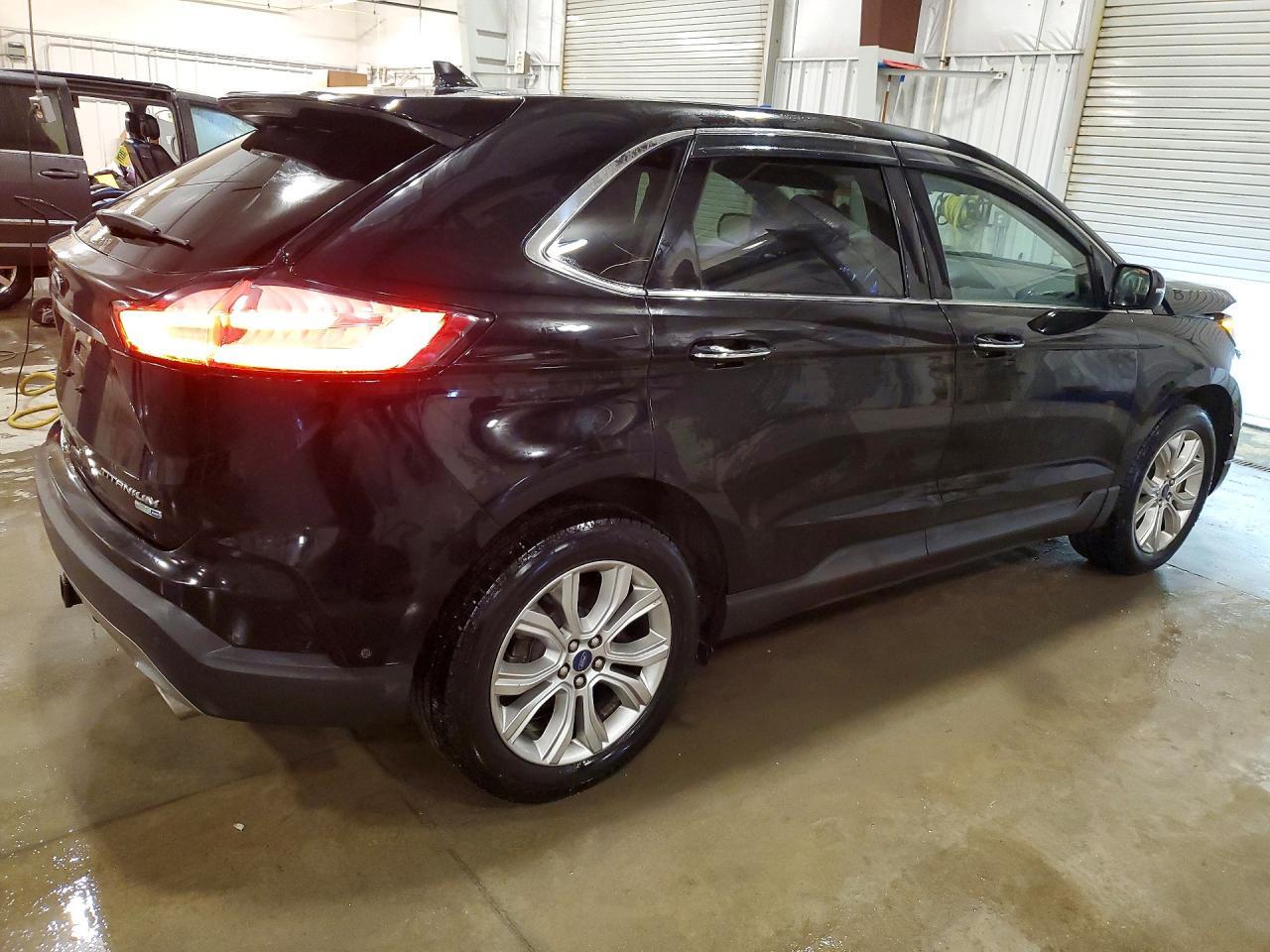 2019 Ford Edge Titanium - Image 3