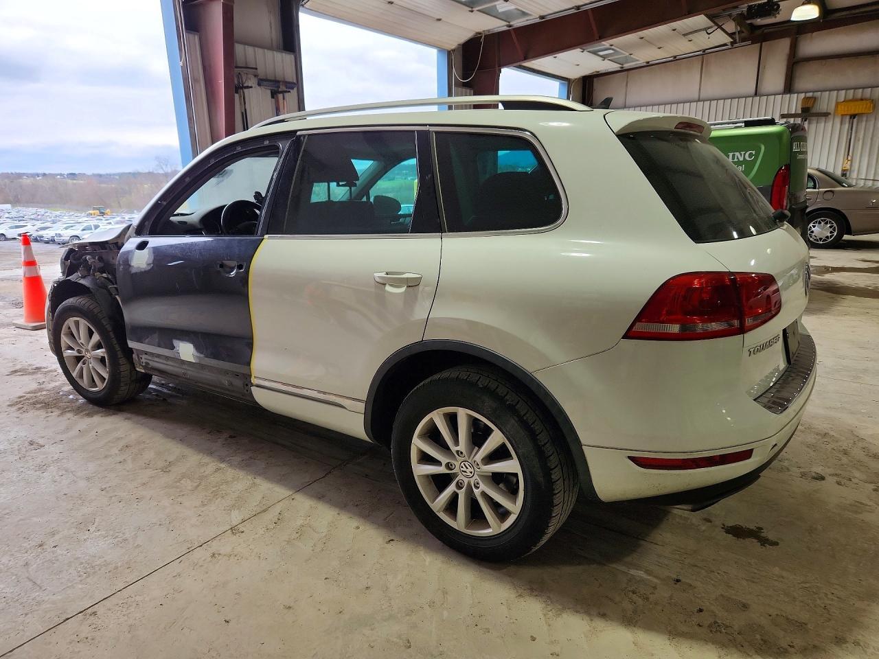 2014 Volkswagen Touareg V6 - Фото 2