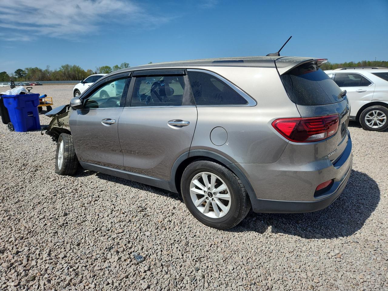 2019 Kia Sorento L - Image 2
