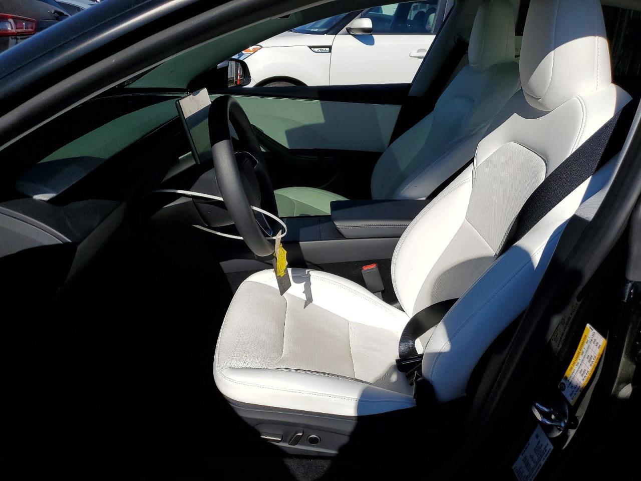 2025 Tesla Model 3 - Image 7