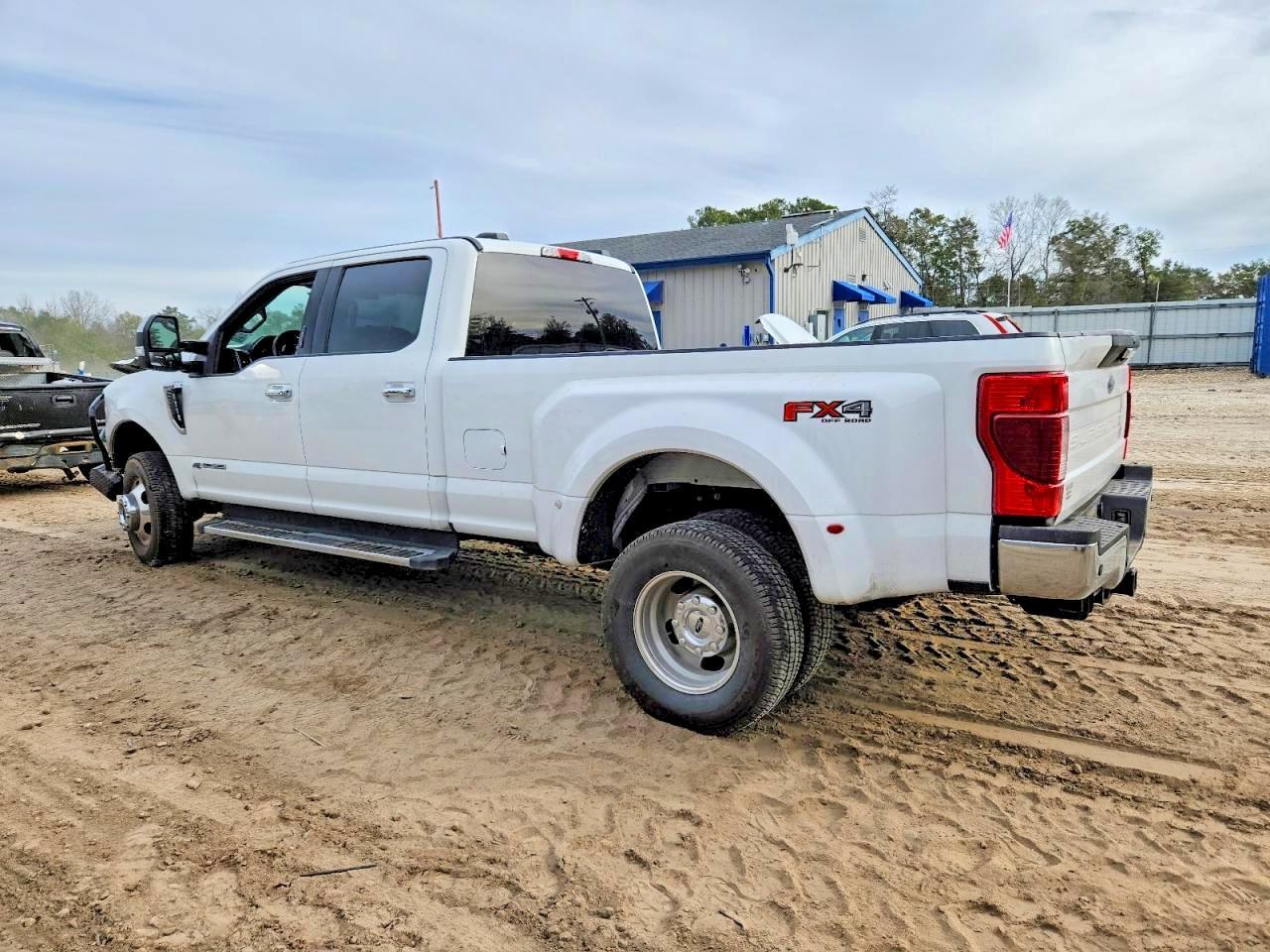 2022 Ford F350 Super Duty - Фото 2