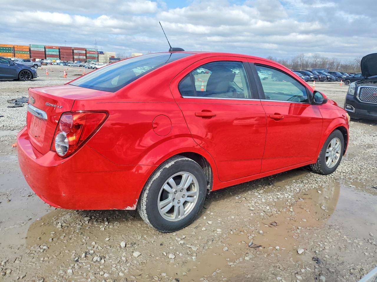 2016 Chevrolet Sonic - Фото 3