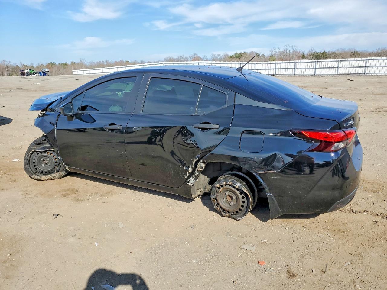 2021 Nissan Versa S - Фото 2