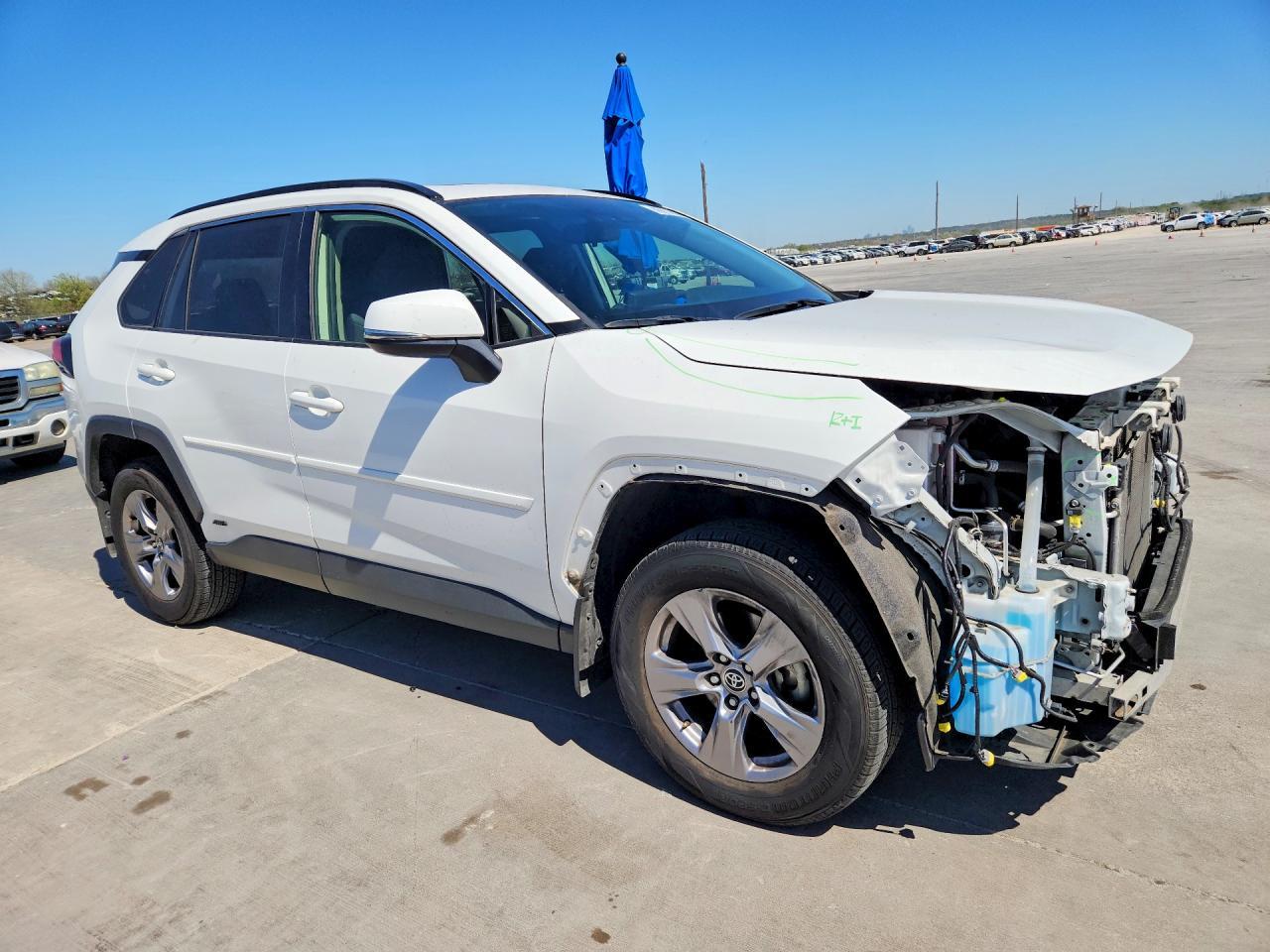2022 Toyota Rav4 Hybrid Xle - Image 4