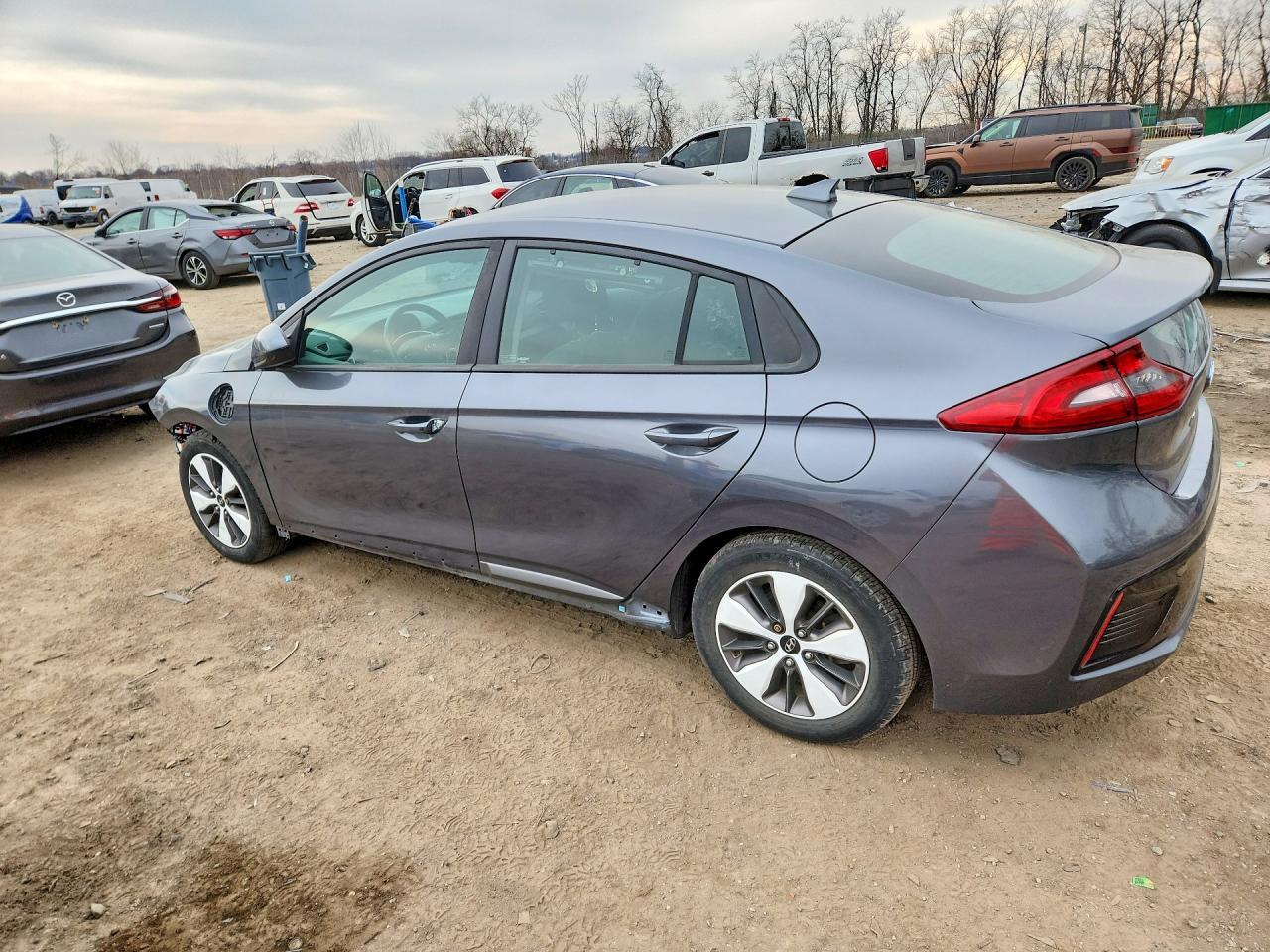 2019 Hyundai Ioniq Plug-In Hybrid Base - Image 2
