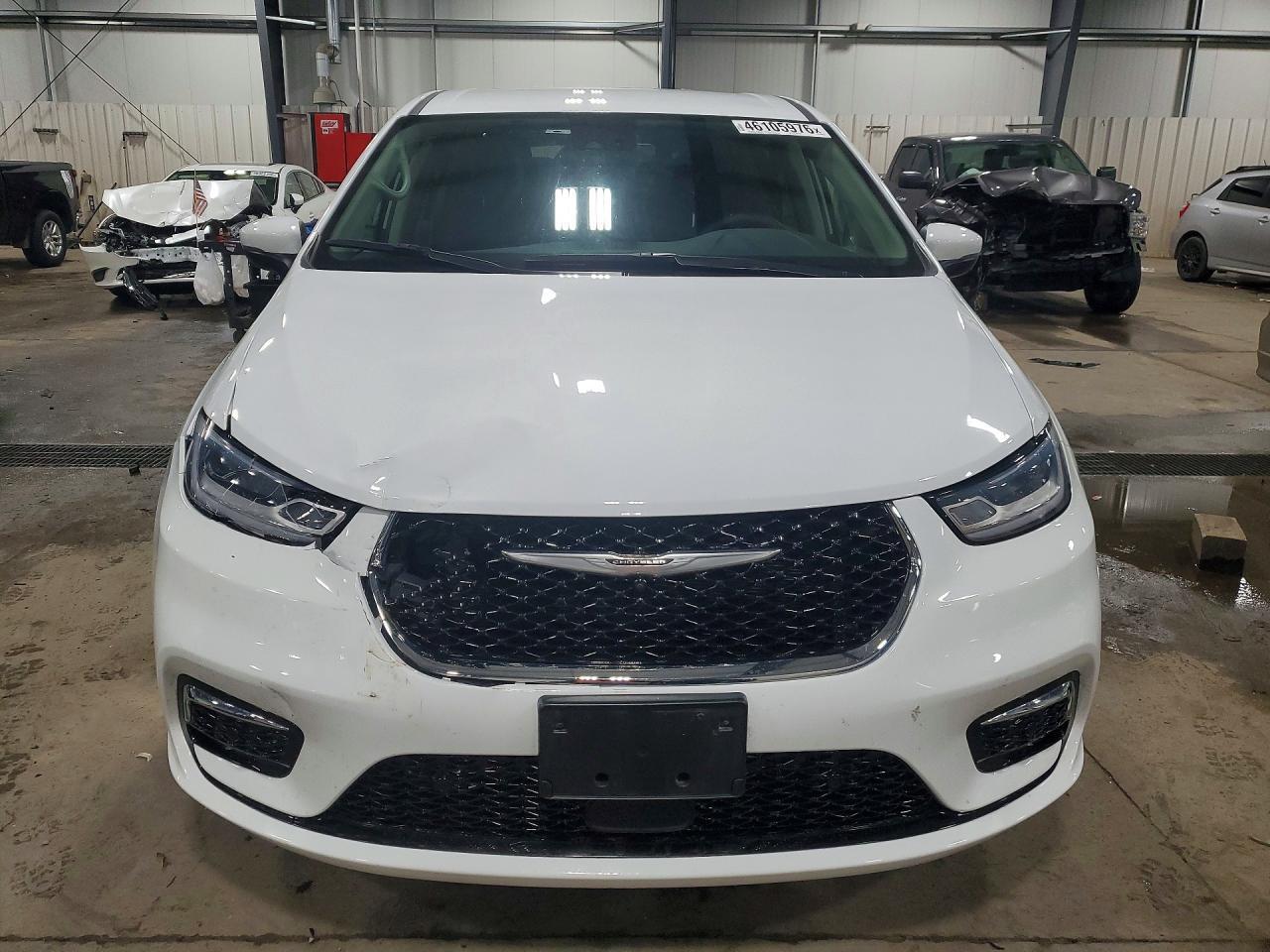 2023 Chrysler Pacifica Hybrid Touring L - Image 5