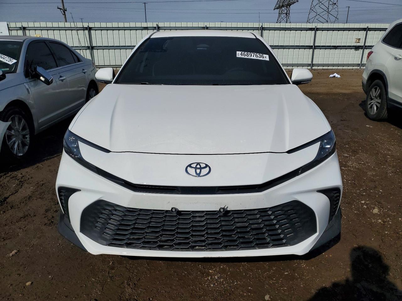 2025 Toyota Camry Se - Image 5