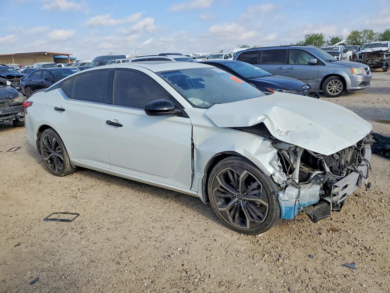 2023 Nissan Altima 2.5 Sr - Image 4