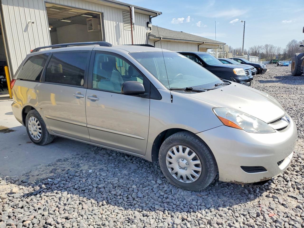 2008 Toyota Sienna Le 8-Passenger - Фото 4