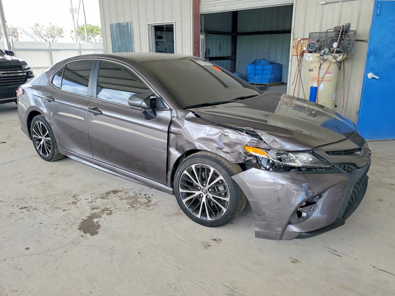 2019 Toyota Camry Se - Фото 4