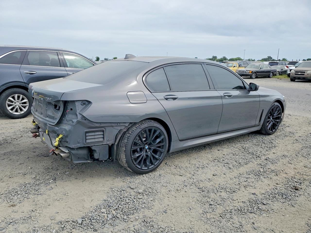 2022 BMW 750 Xi - Фото 3