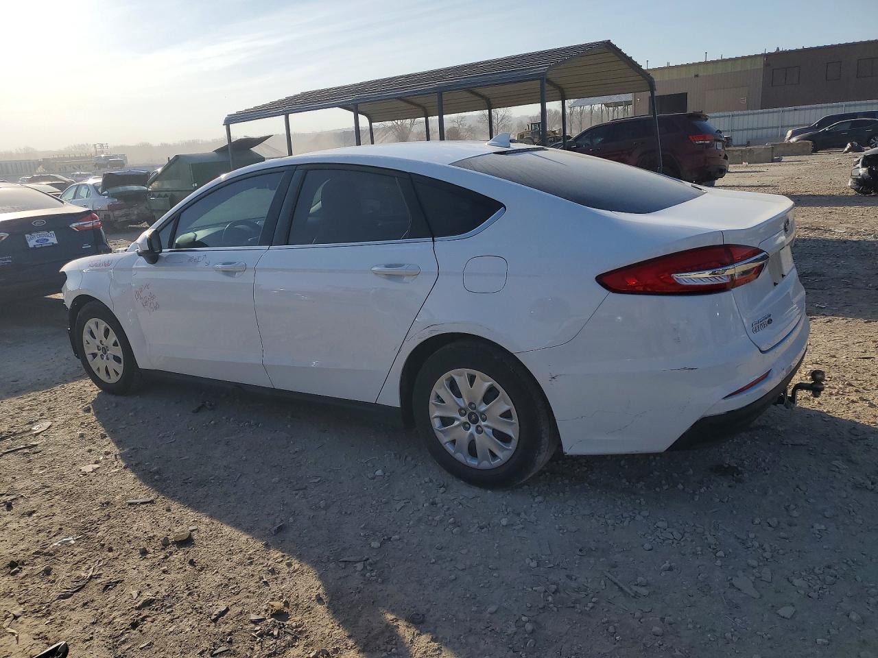 2020 Ford Fusion S - Фото 2
