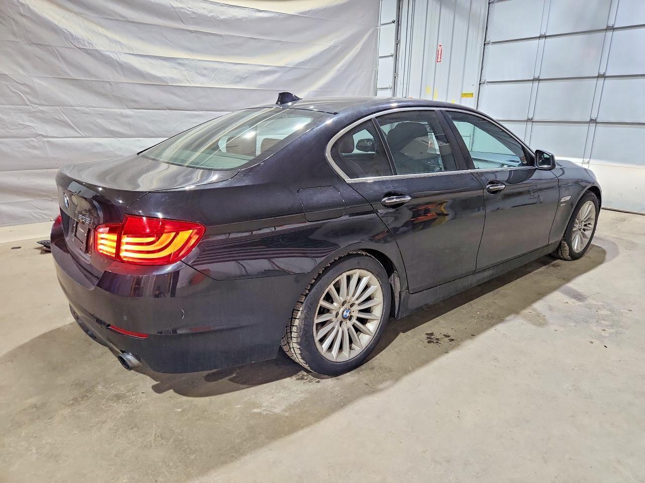 2011 BMW 5 Series - Фото 3