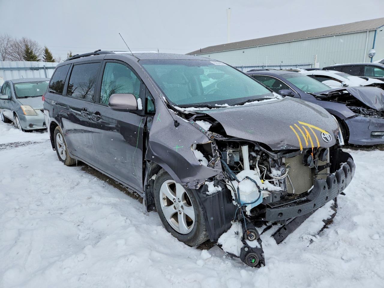 2014 Toyota Sienna Le 8-Passenger - Фото 4