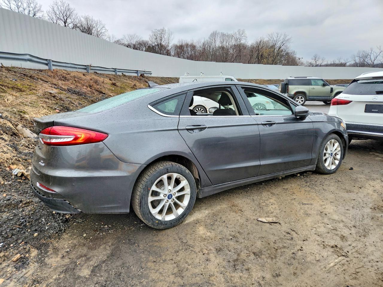 2019 Ford Fusion Se - Фото 3