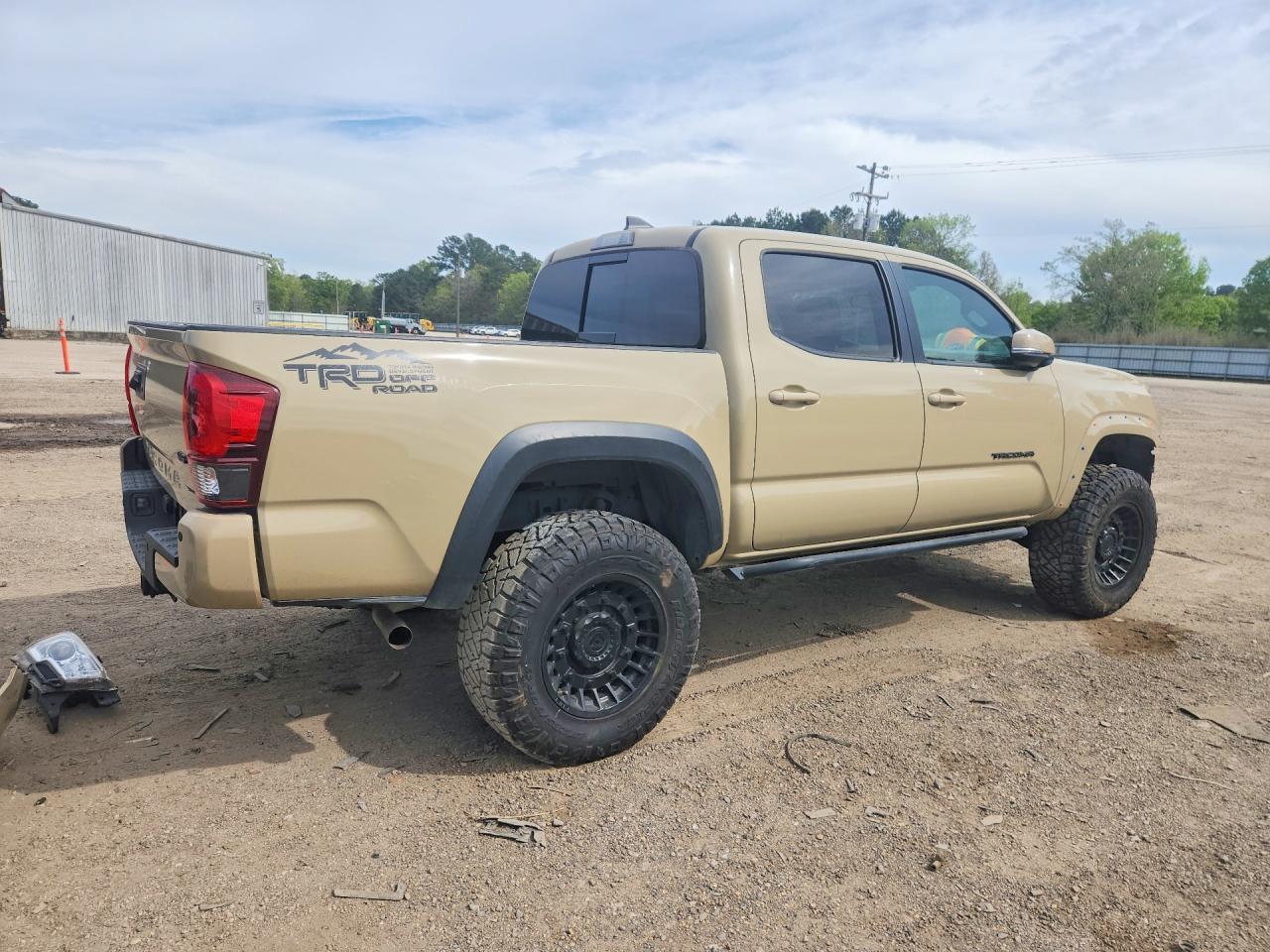 2018 Toyota Tacoma Sr V6 - Фото 3