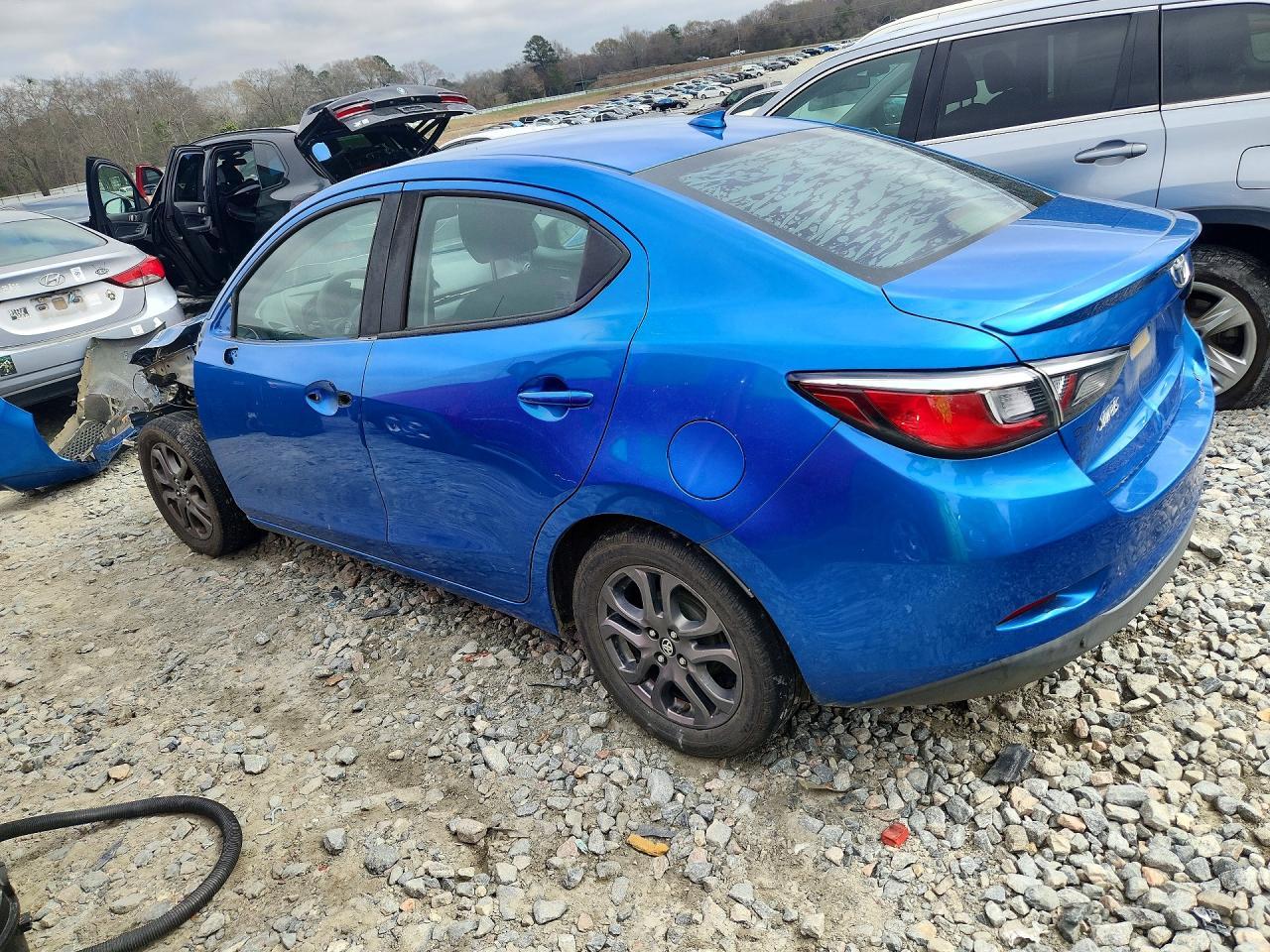 2019 Toyota Yaris Le - Image 2