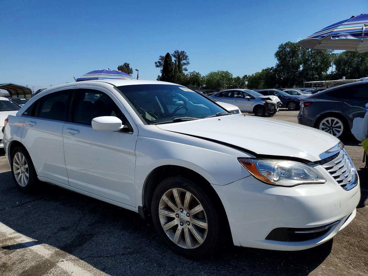 2013 Chrysler 200 Touring - Image 4