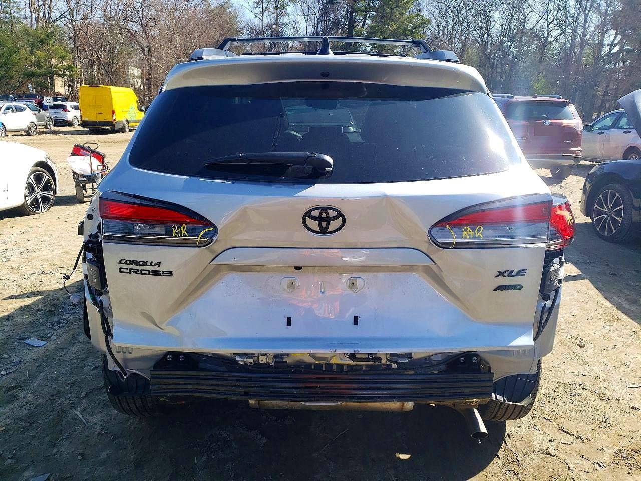 2026 Toyota Corolla Cross Xle - Image 6