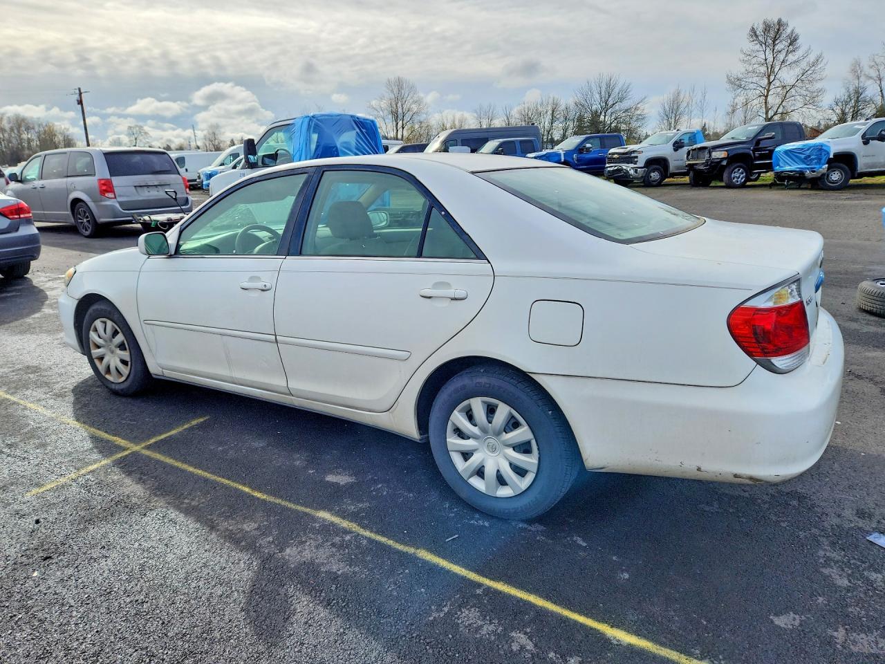 2005 Toyota Camry Le - Image 2