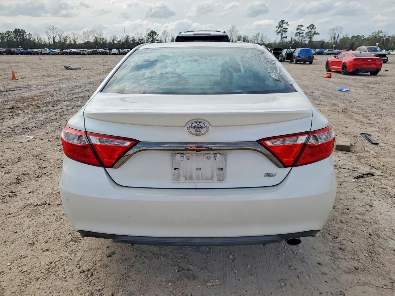 2015 Toyota Camry Se - Фото 6