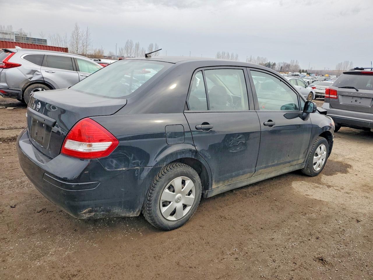 2011 Nissan Versa 1.6 Base - Image 3
