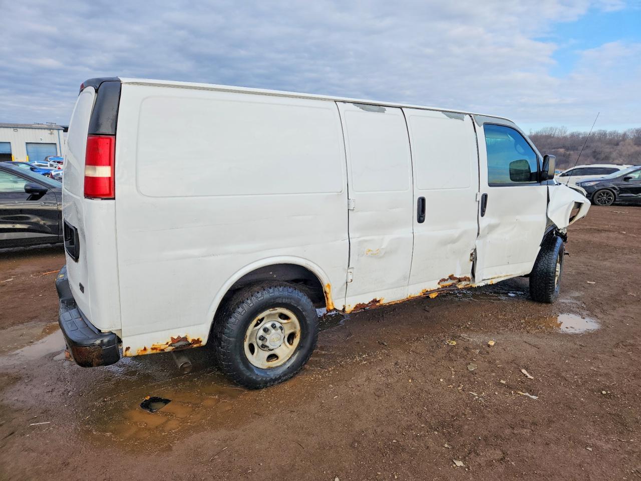 2008 Chevrolet Express G2500 - Image 3