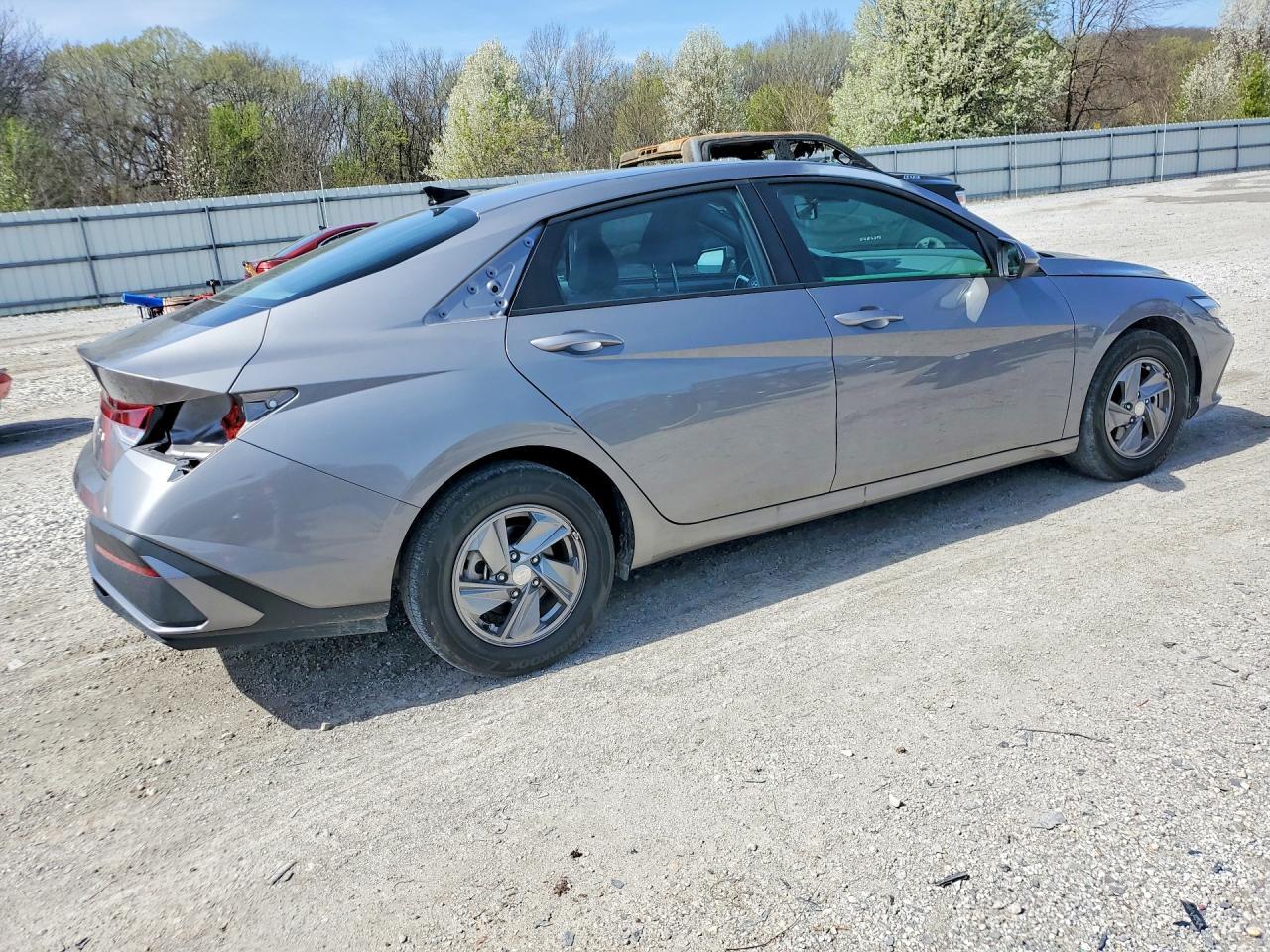 2024 Hyundai Elantra Se - Фото 3