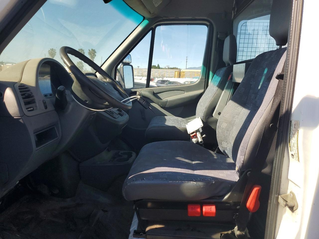 2006 Dodge Sprinter 2500 Delivery Van - Фото 7