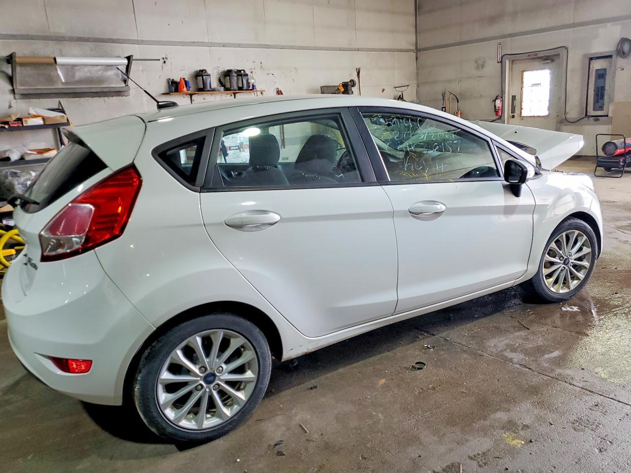 2014 Ford Fiesta Se - Image 3