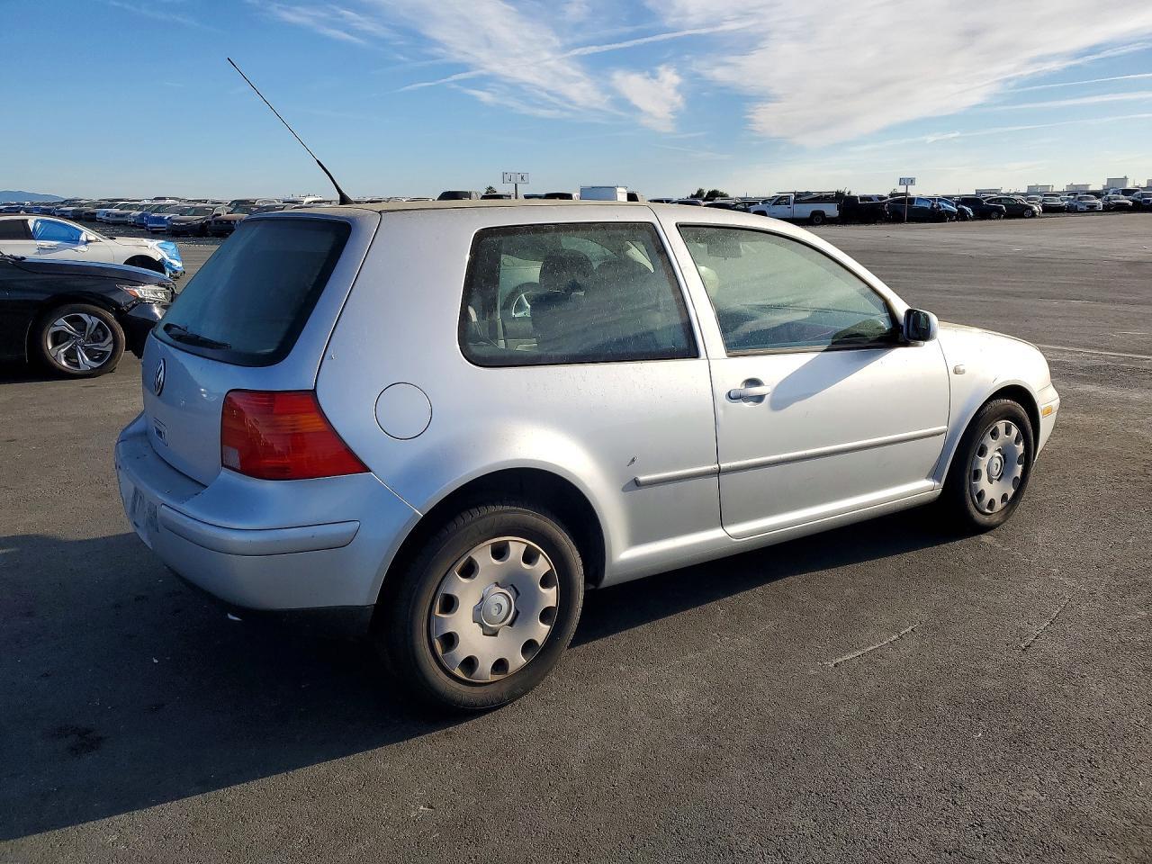 2004 Volkswagen Golf - Image 3