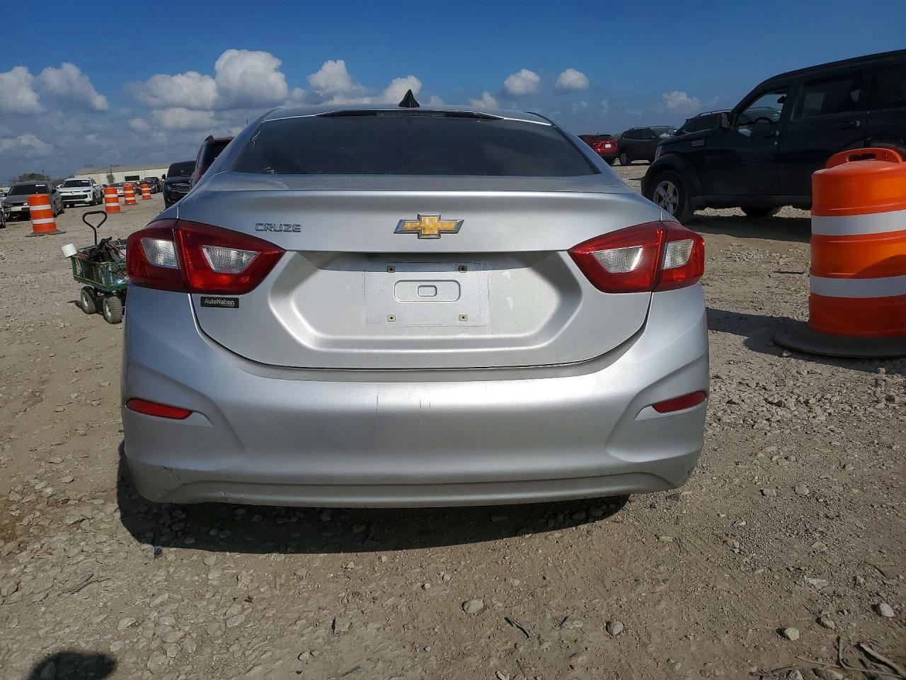 2018 Chevrolet Cruze Ls - Image 6