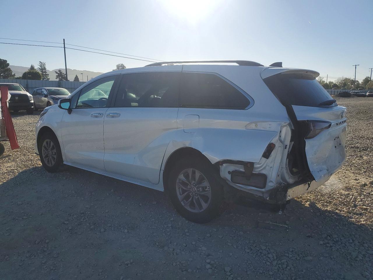 2024 Toyota Sienna Xle 8-Passenger - Image 2