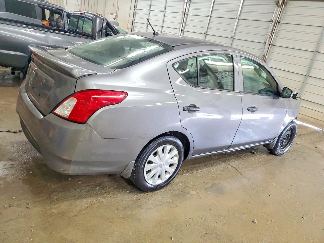 2017 Nissan Versa 1.6 S Plus - Фото 3