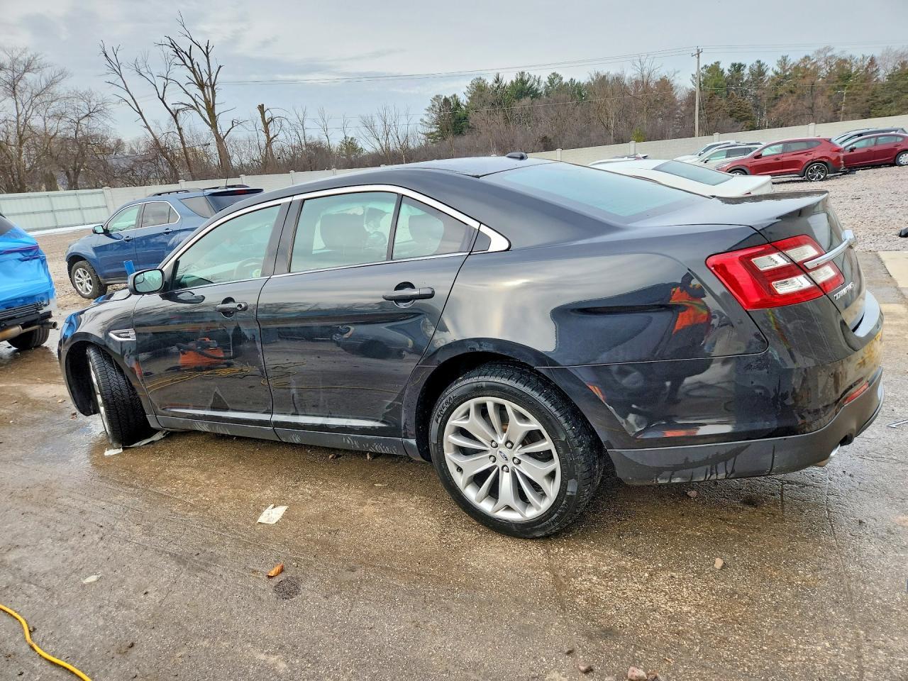 2015 Ford Taurus Limited - Фото 2