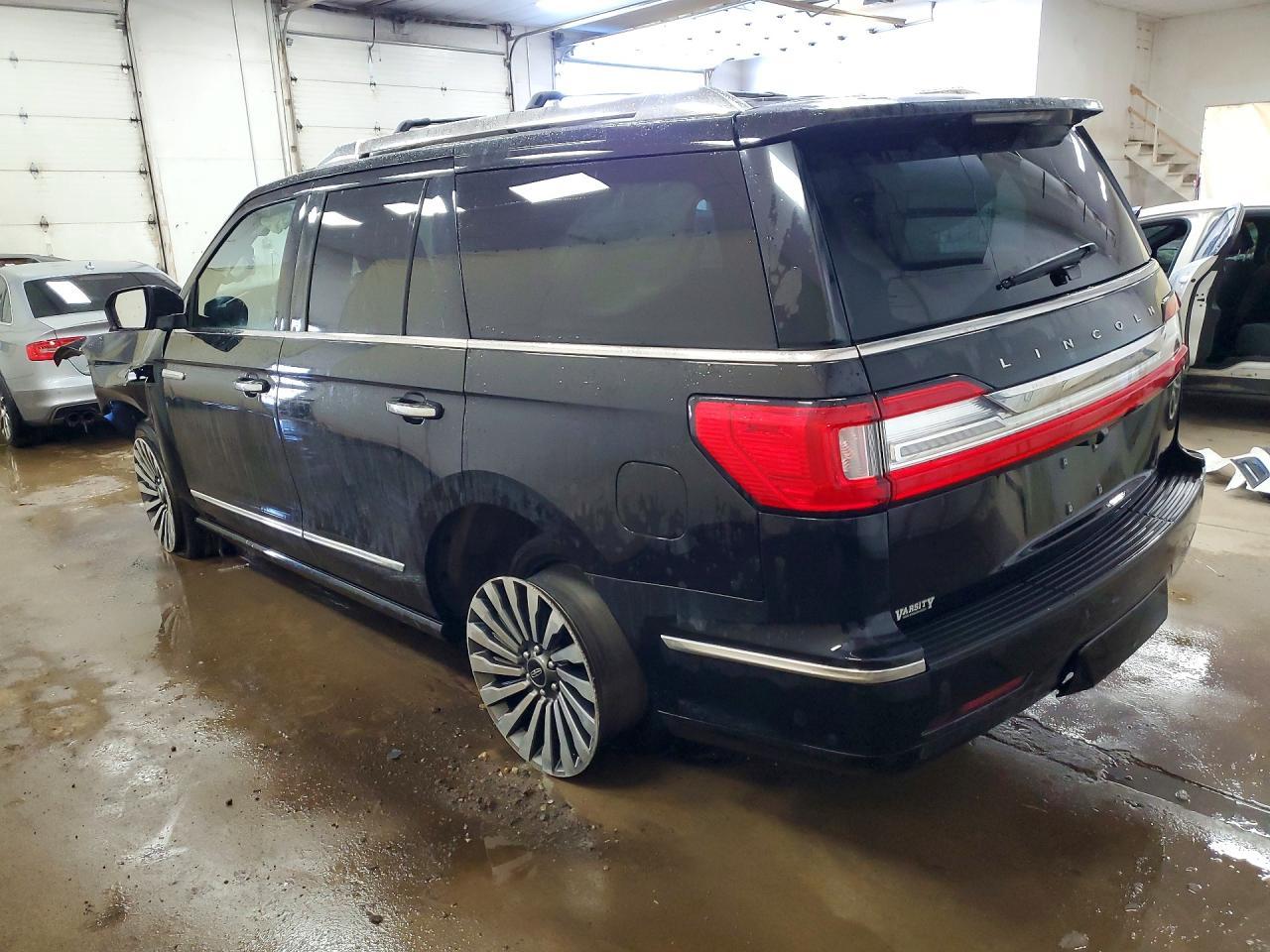 2019 Lincoln Navigator Reserve - Image 2