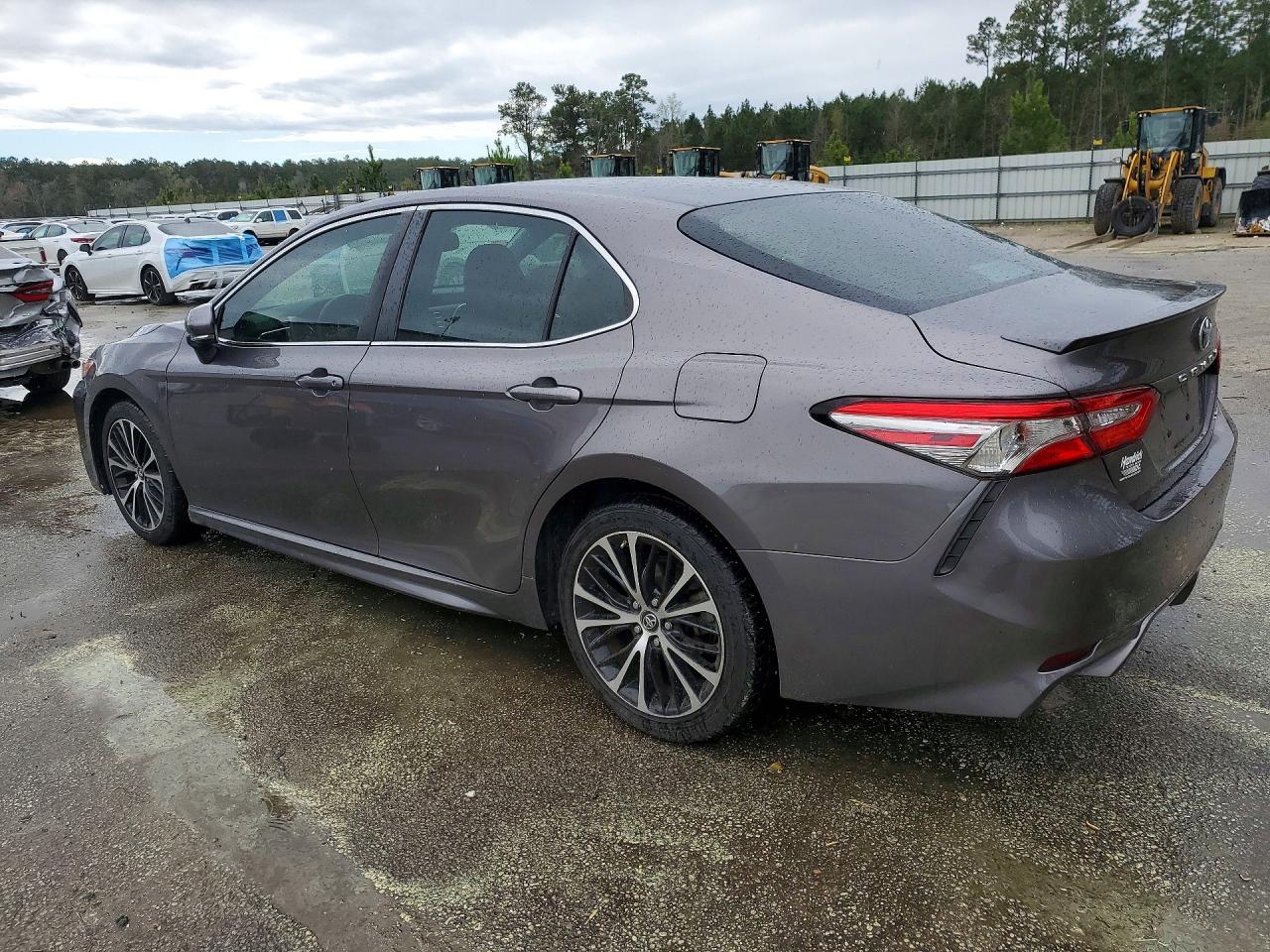 2018 Toyota Camry Se - Фото 2