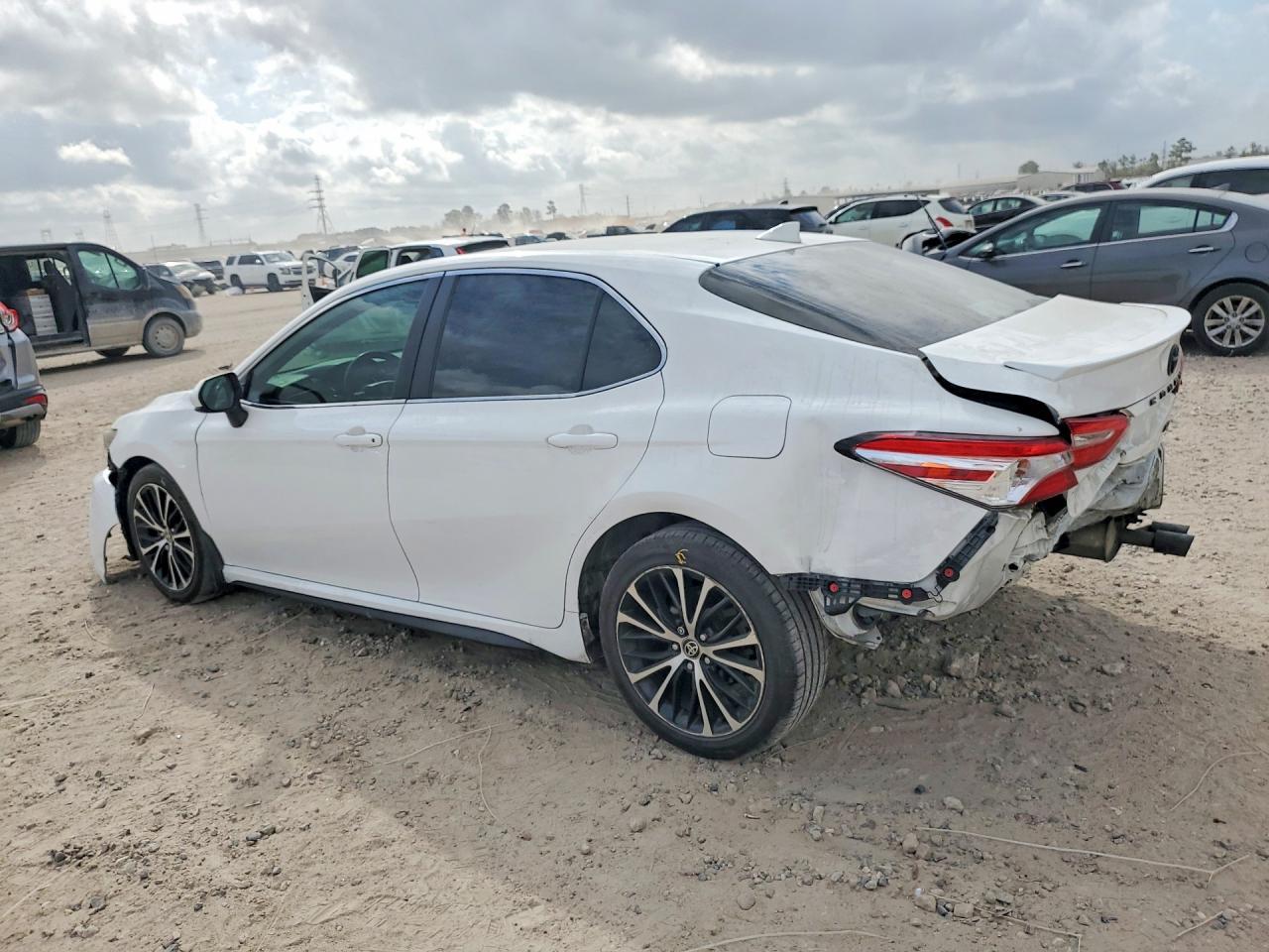 2020 Toyota Camry Se - Image 2
