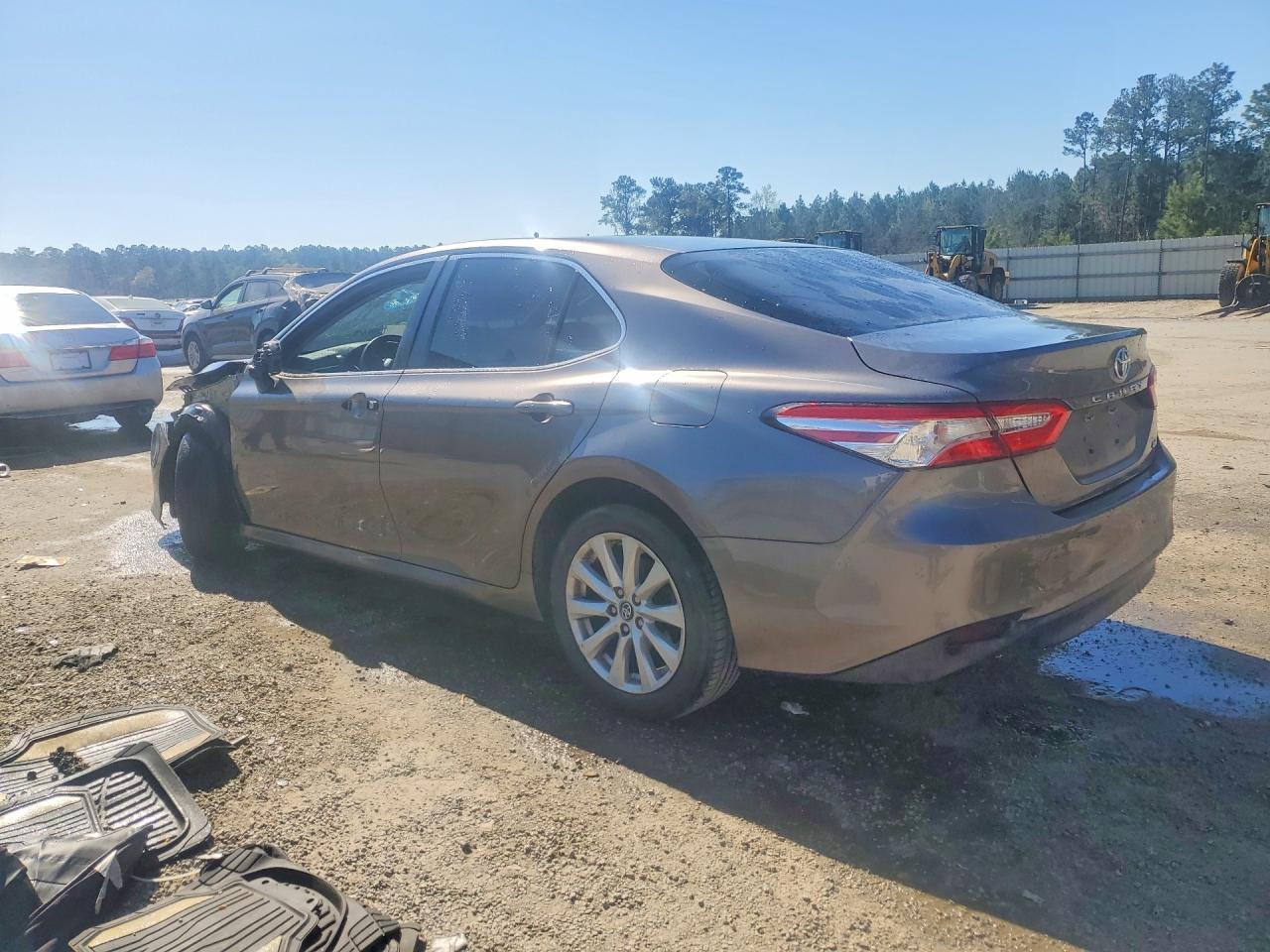 2018 Toyota Camry Le - Фото 2