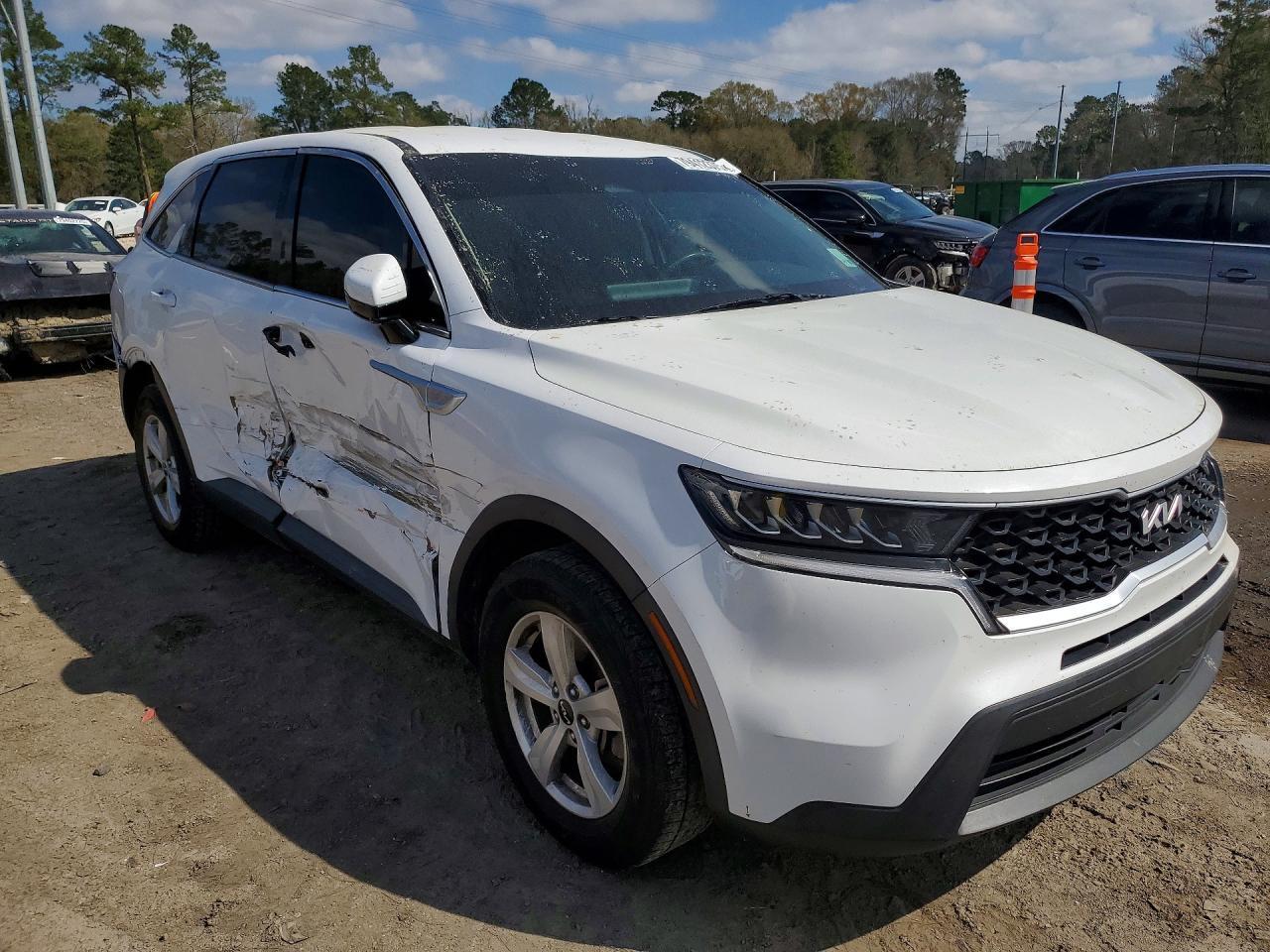 2023 Kia Sorento Lx - Image 4