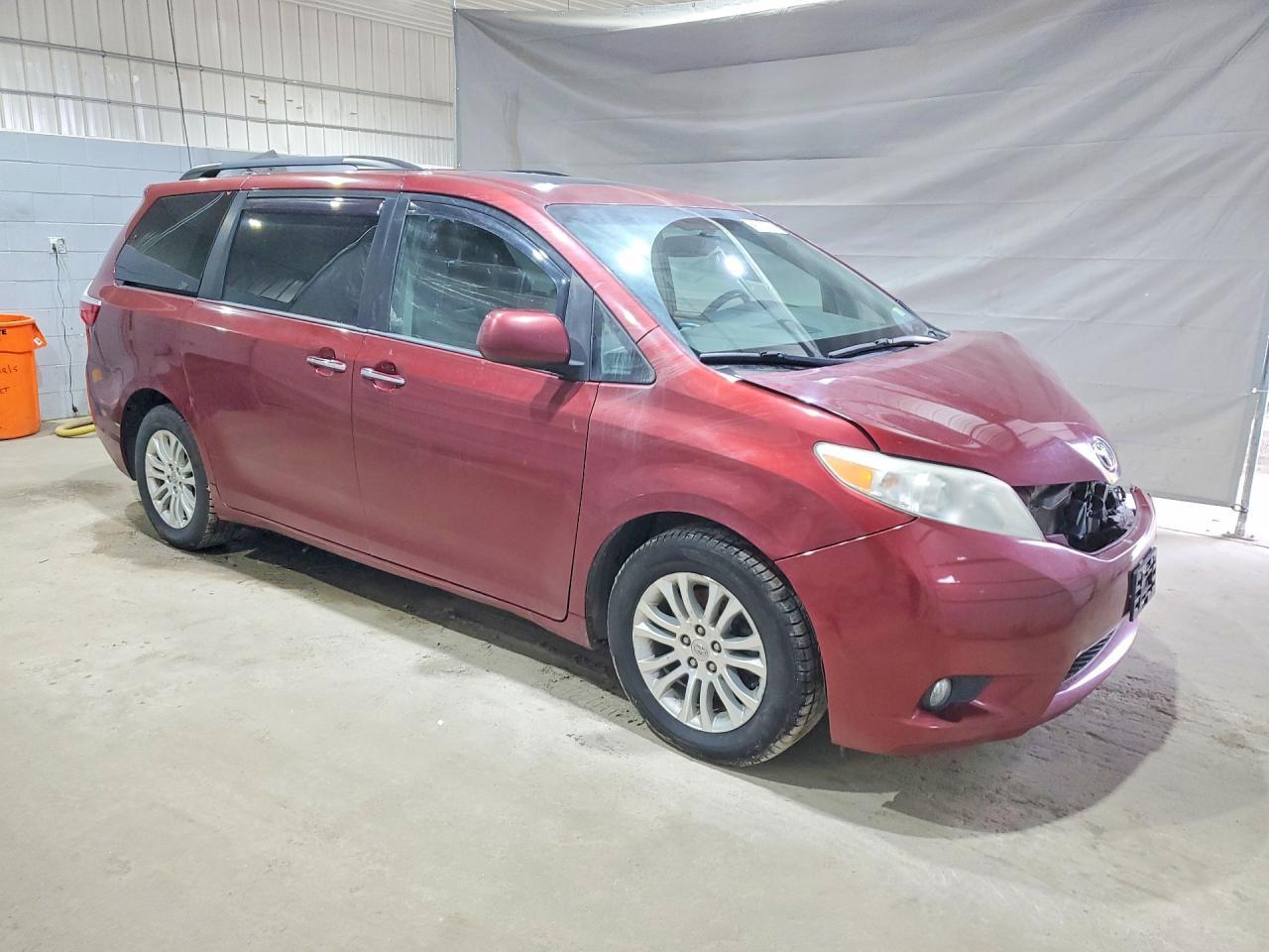 2016 Toyota Sienna Xle 8-Passenger - Фото 4