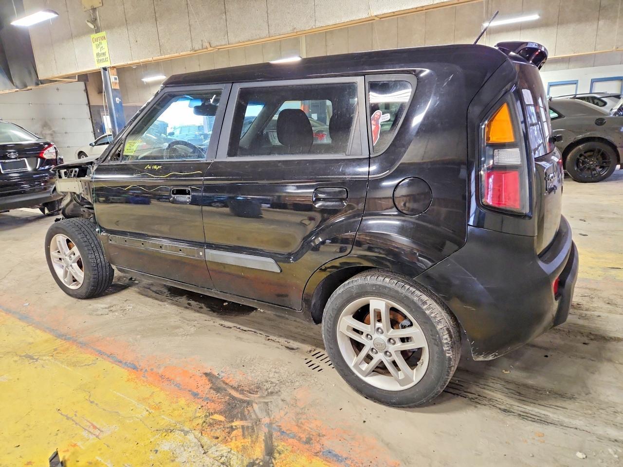 2010 Kia Soul + - Image 2