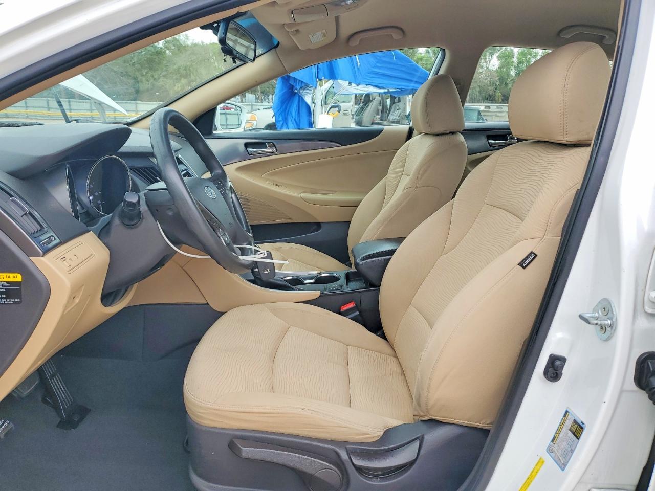 2015 Hyundai Sonata Hybrid Base - Image 7