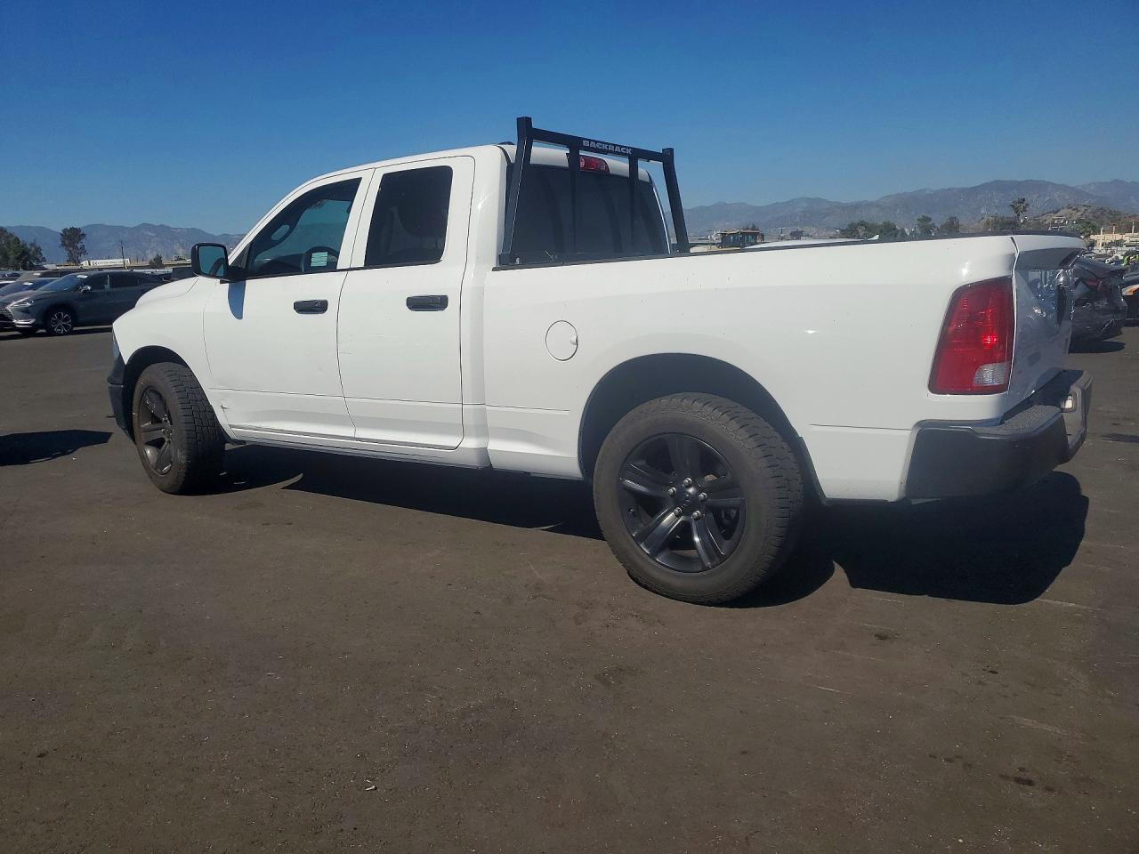2022 Ram 1500 Classic - Фото 2