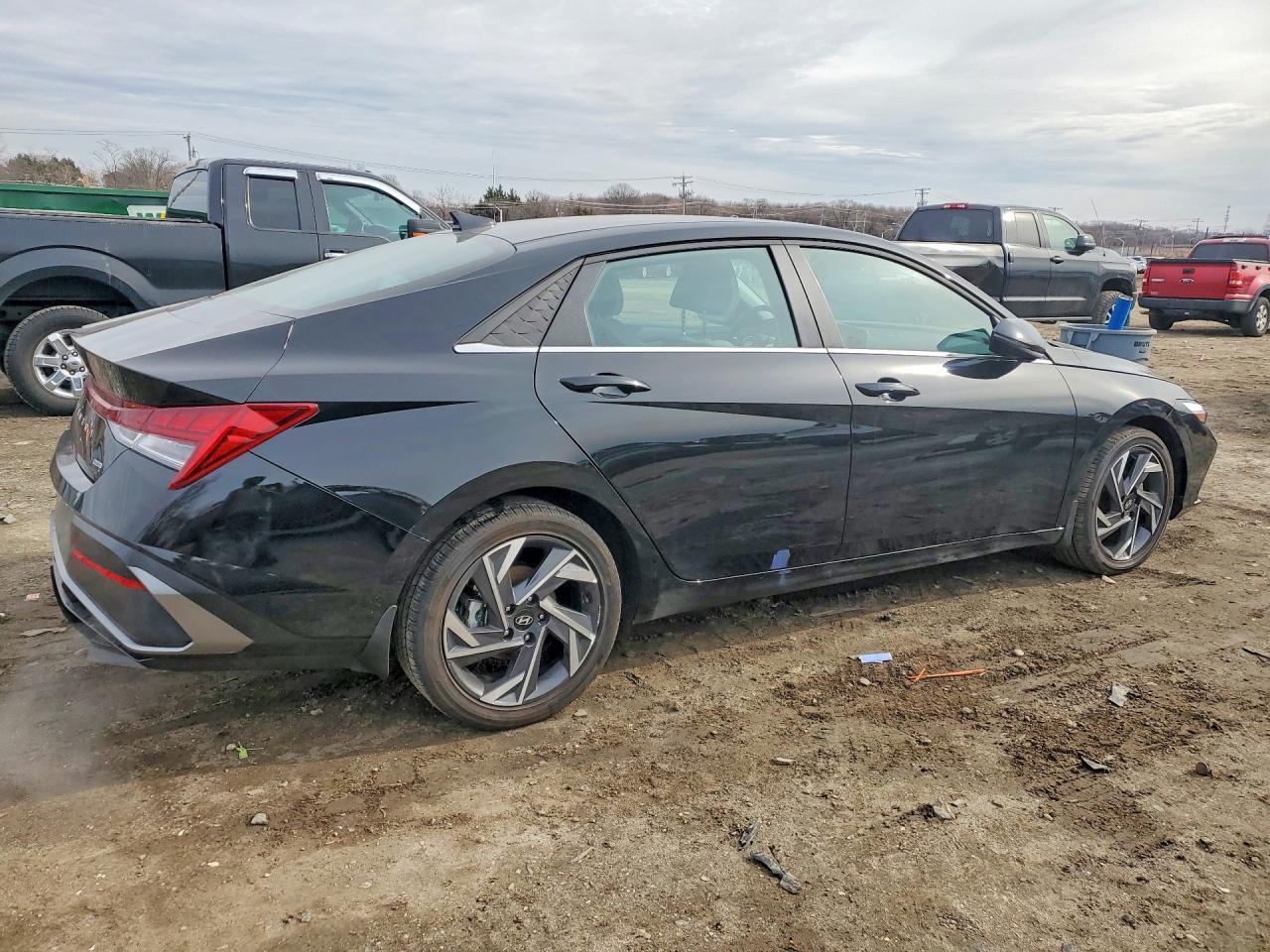 2025 Hyundai Elantra Hybrid Limited - Image 3